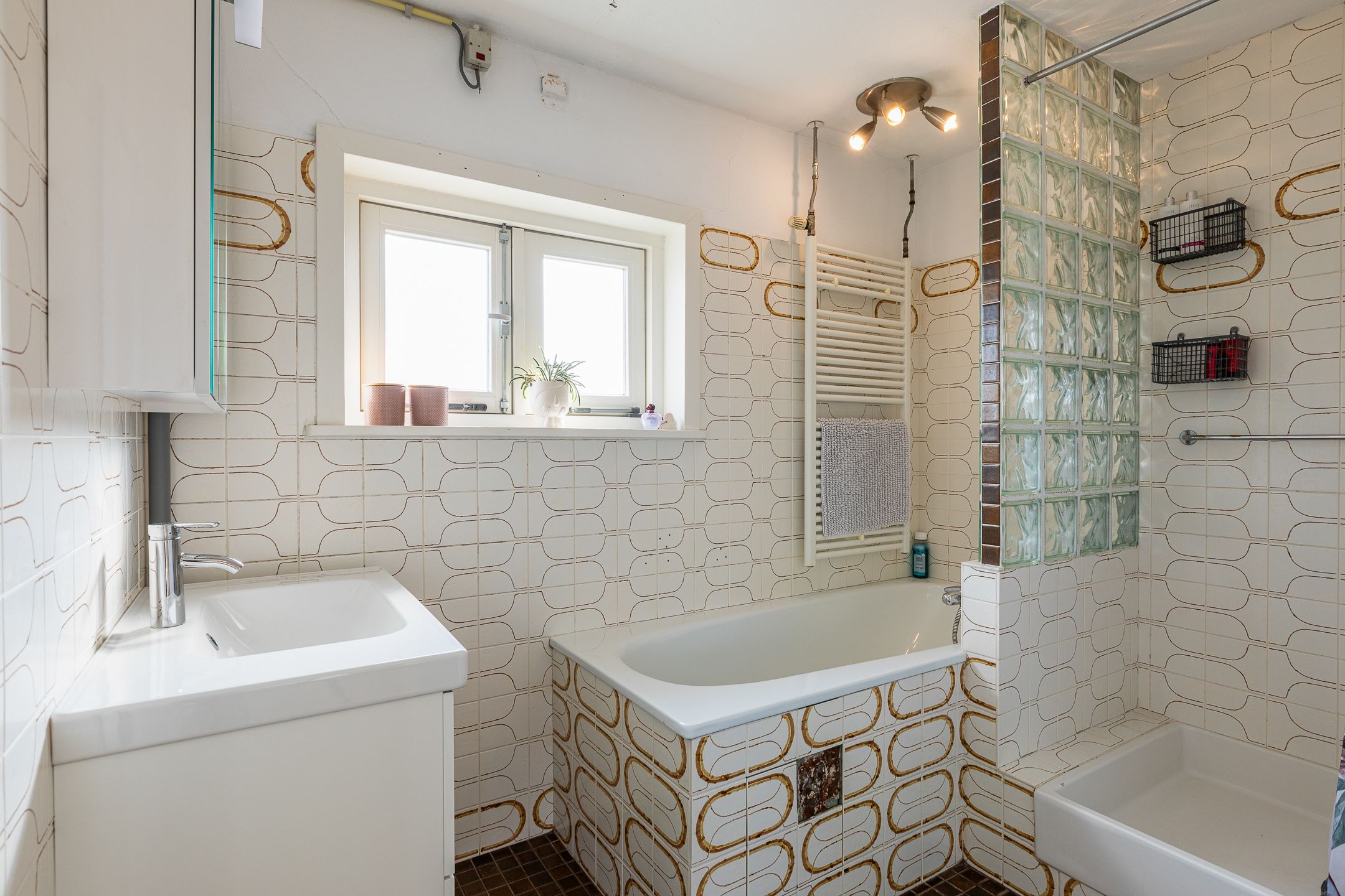 Photo 36 of Emmastraat 27-A