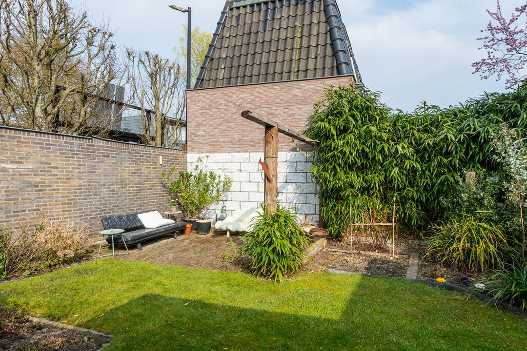 Photo 43 of Emmastraat 27-A