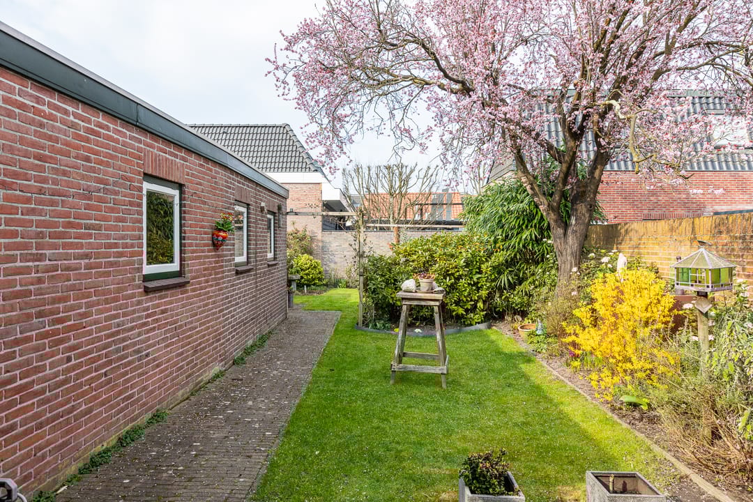 Photo 46 of Emmastraat 27-A