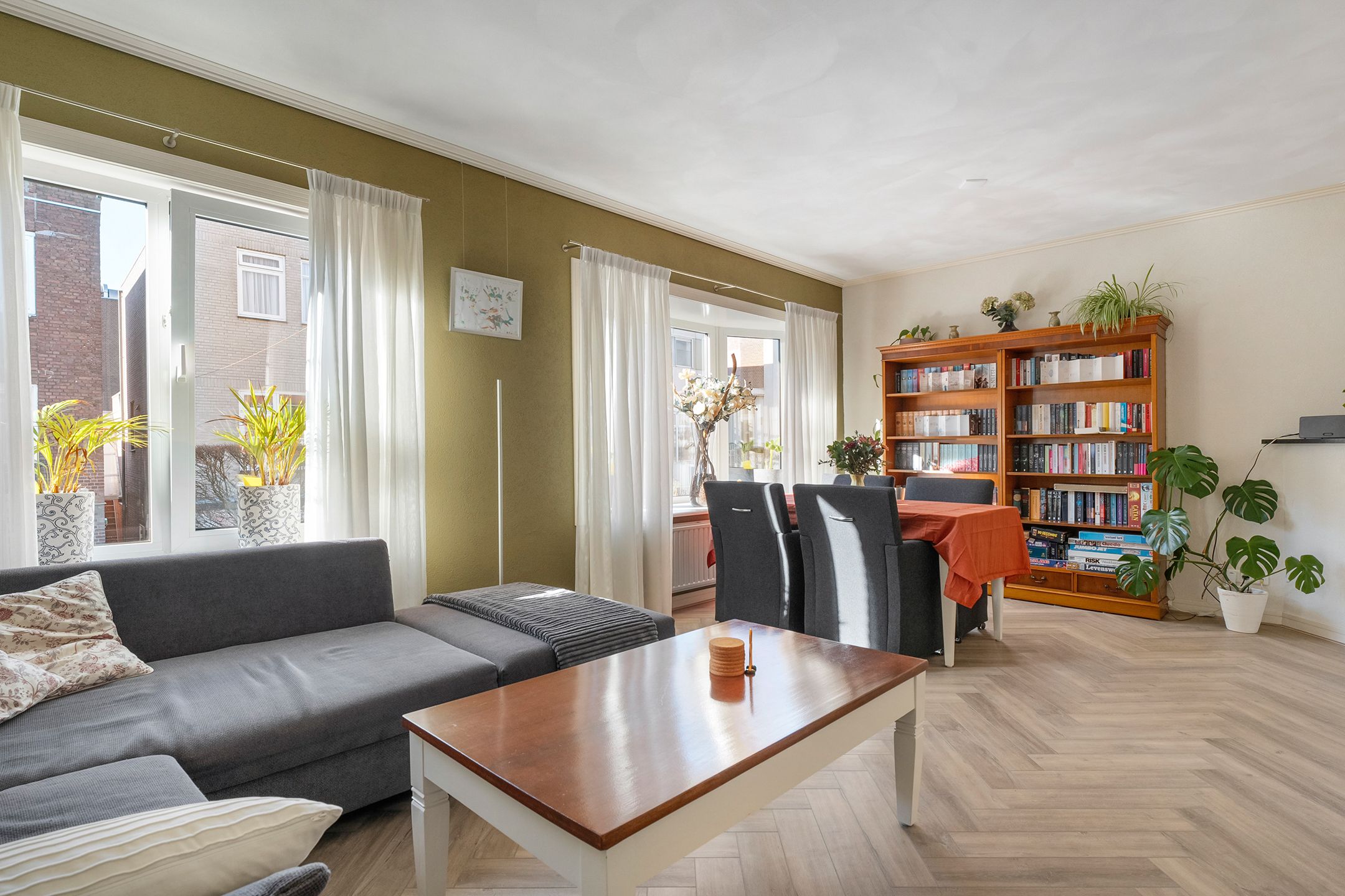 Photo 18 of van Echtenstraat 5-A