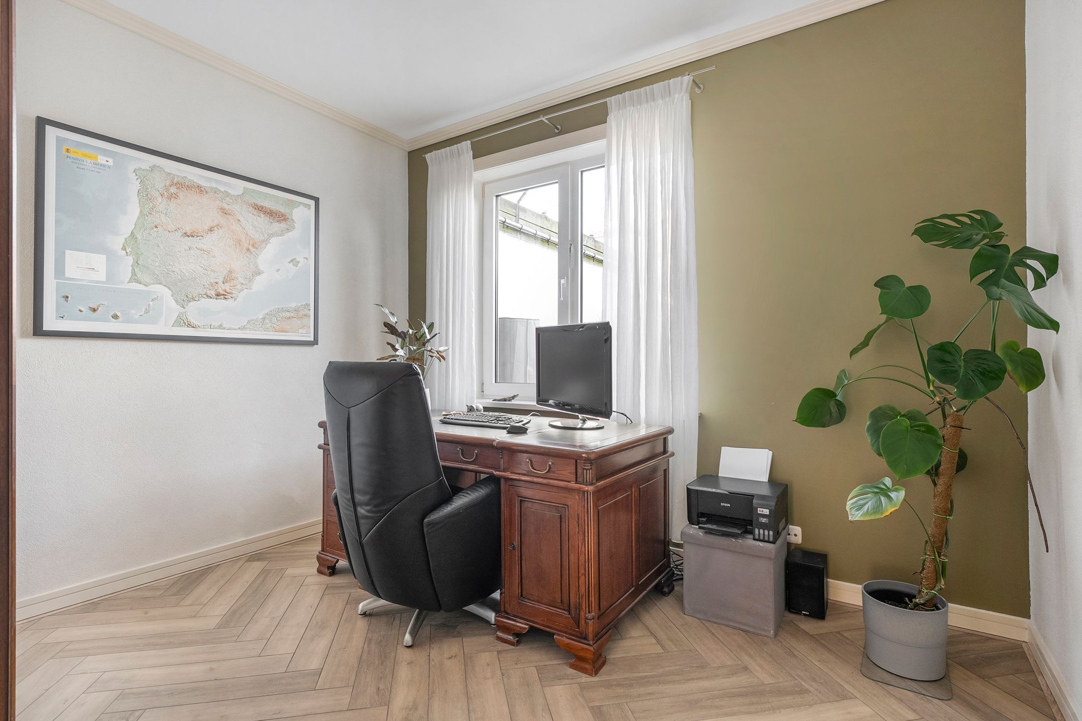 Photo 21 of van Echtenstraat 5-A