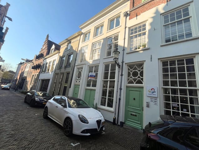 Menstraat 17