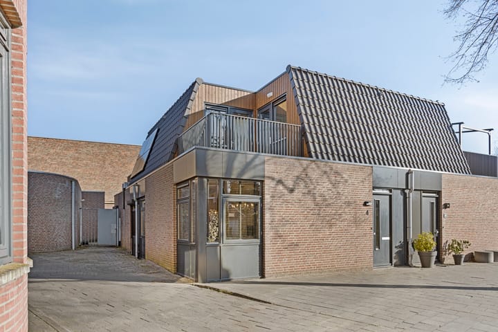 Photo 3 of Burg. Nieuwenhuijzenstraat 4