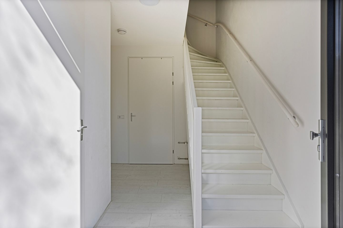 Foto 10 van Burg. Nieuwenhuijzenstraat 4