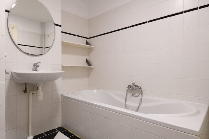 Photo 32 of Evertsenstraat 5