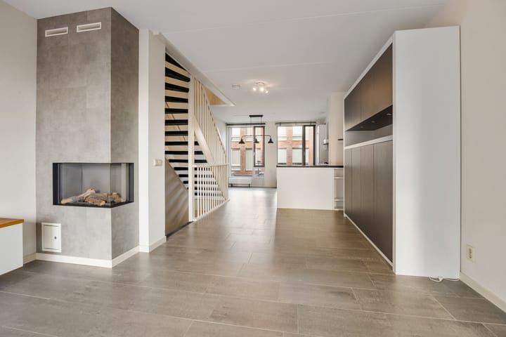 Photo 8 of Buys Ballotstraat 55