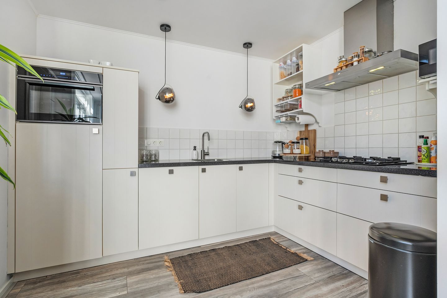 Photo 29 of Paulus Potterstraat 11