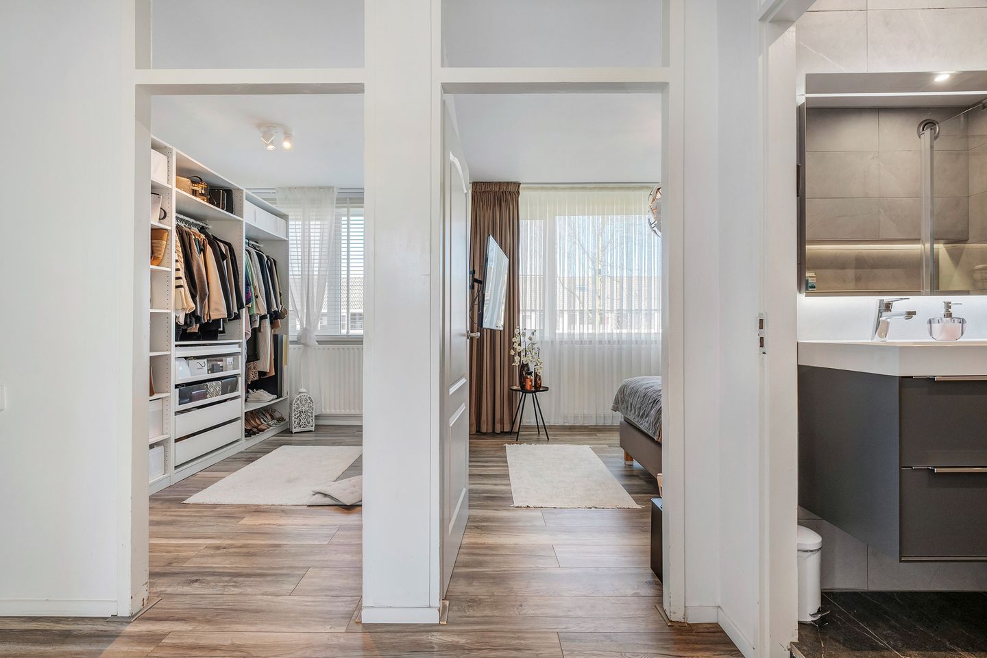 Photo 35 of Paulus Potterstraat 11