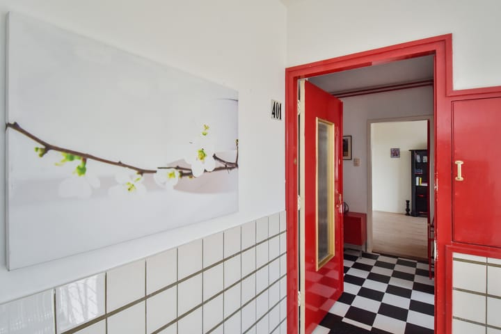 Photo 3 of Veenendaalkade 401