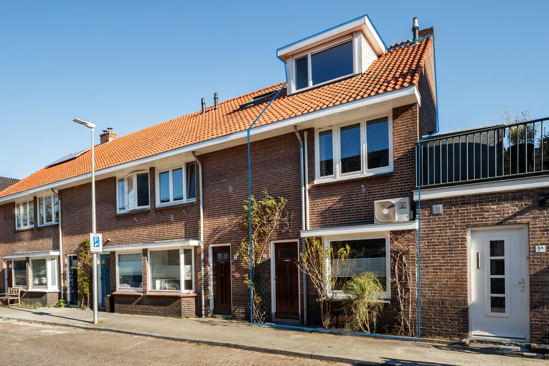 Foto 1 van Volkerakstraat 1