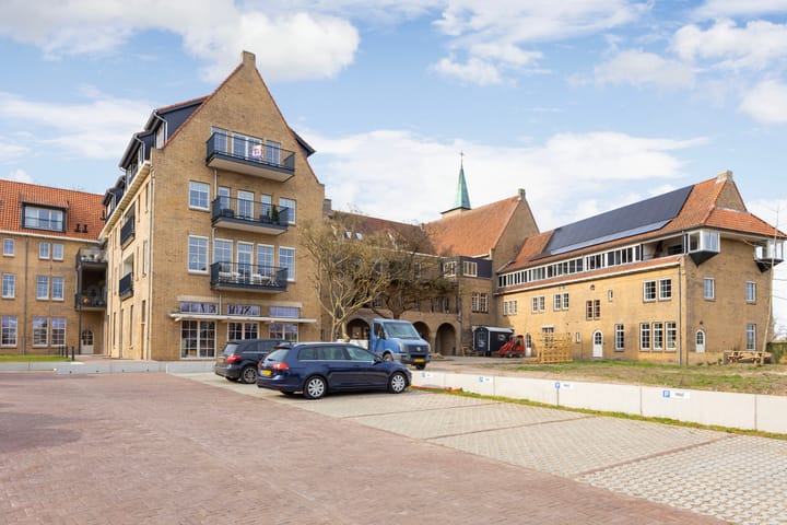 Photo 5 of Oostwal 32-A