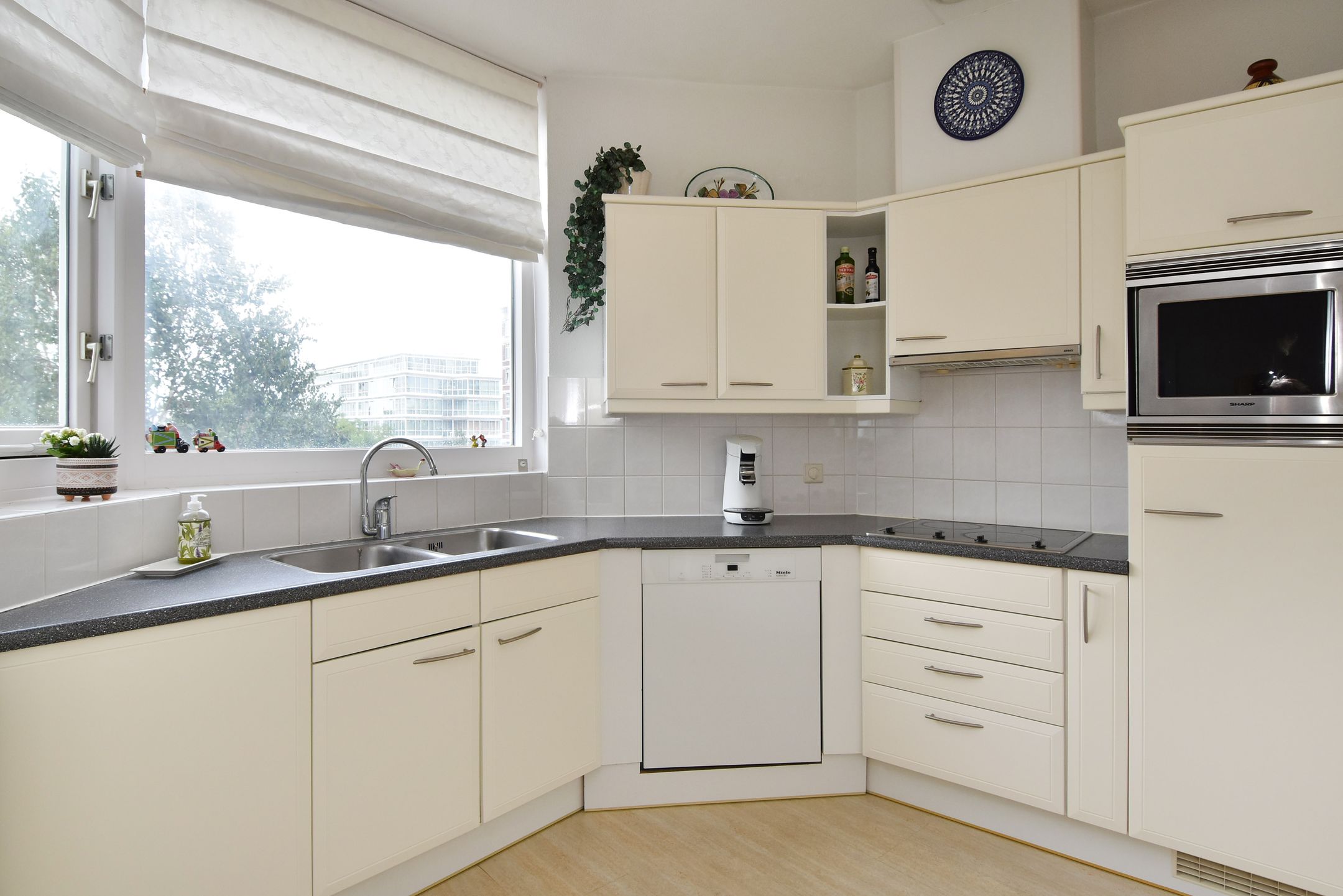 Foto 12 van Burgemeester De Monchyplein 150