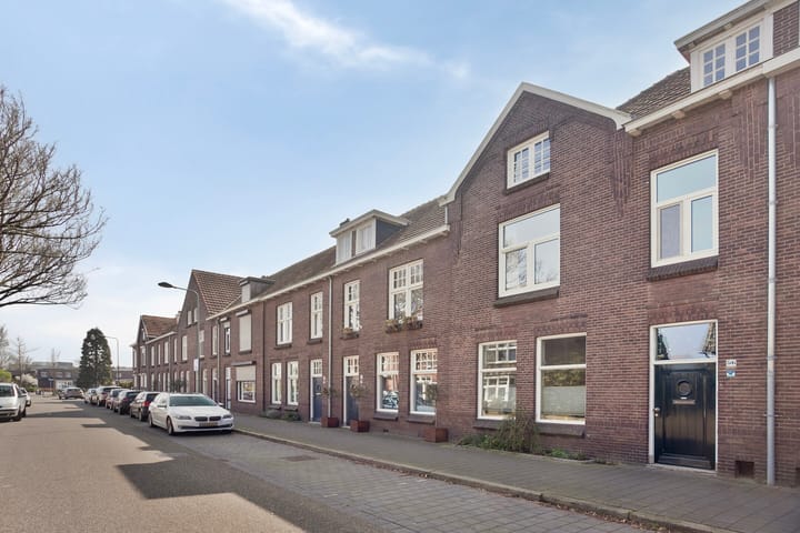 Photo 39 of Robert Regoutstraat 56