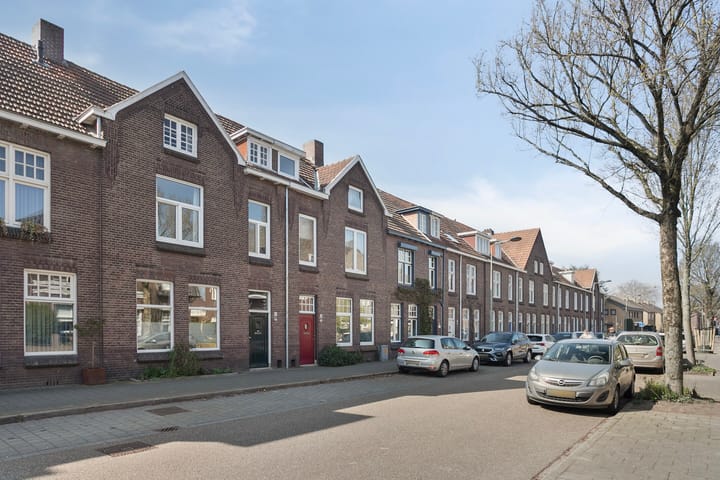 Photo 40 of Robert Regoutstraat 56