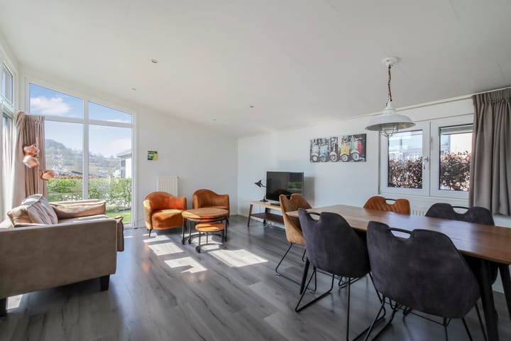 Photo 4 of Valkenburgerweg 128-141