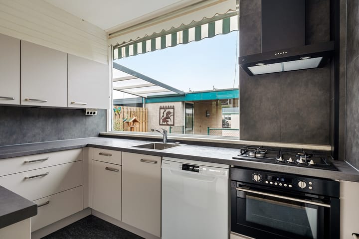 Photo 11 of Delta 83