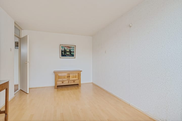 Photo 13 of Delta 83