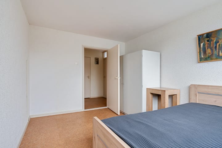 Photo 15 of Delta 83