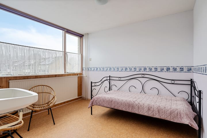 Photo 16 of Delta 83