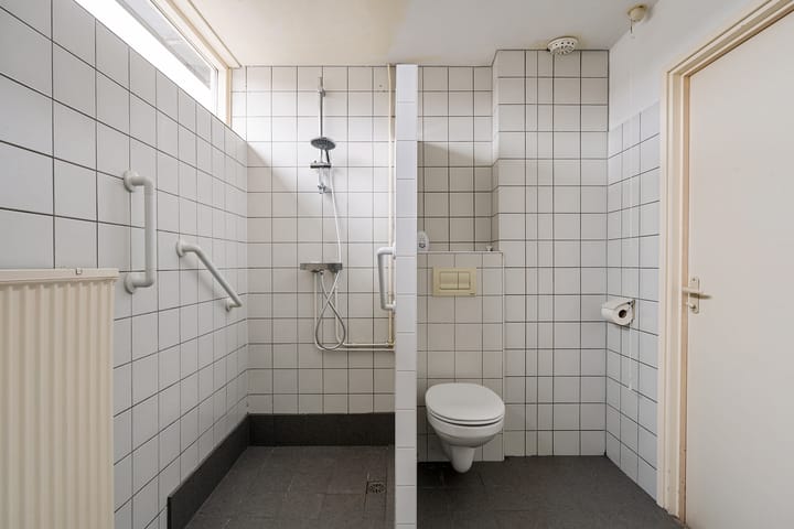 Photo 19 of Delta 83