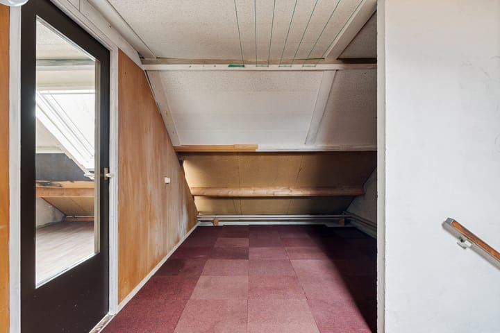 Photo 21 of Delta 83