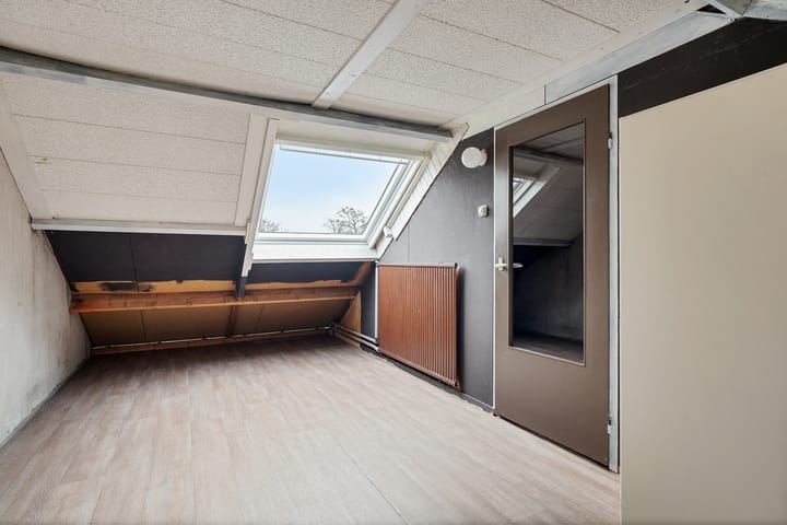 Photo 22 of Delta 83