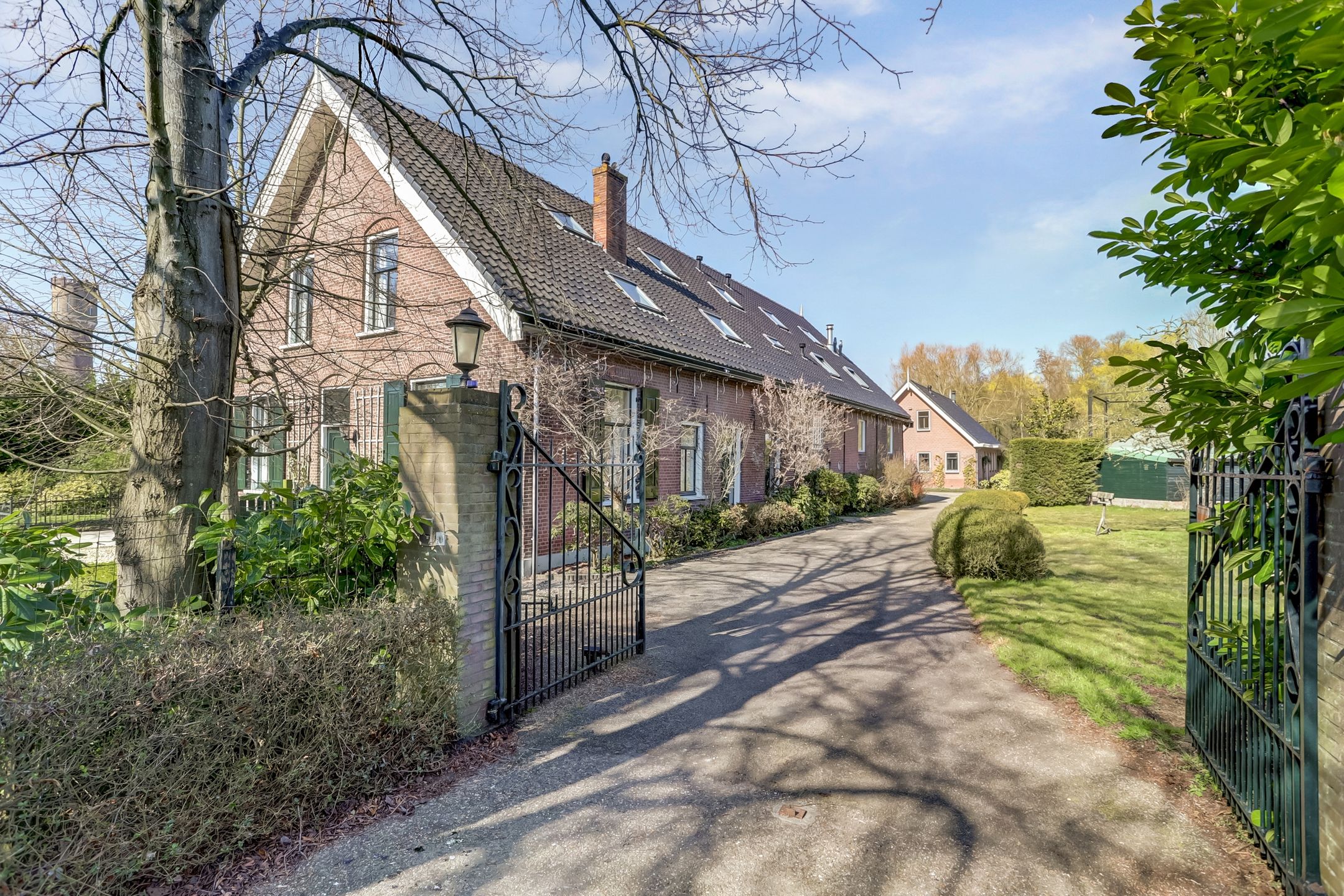 Foto 3 van Schuwacht 324