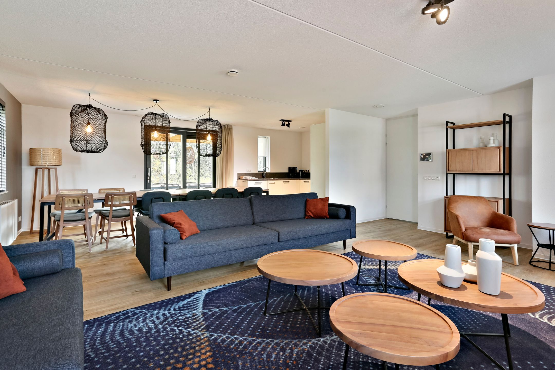 6-bedroom freehold villa in Thorn — photo 4 of 5