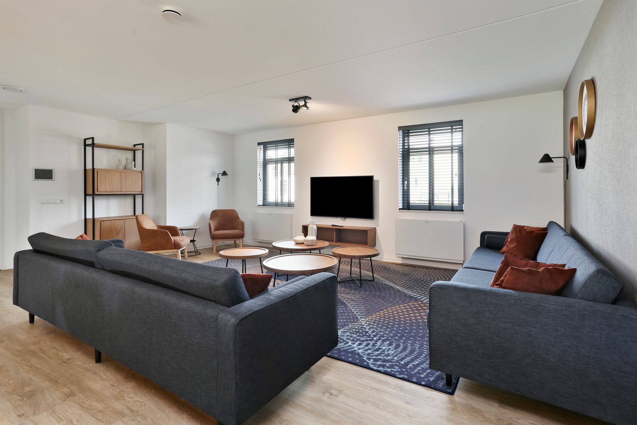 6-bedroom freehold villa in Thorn — photo 5 of 5