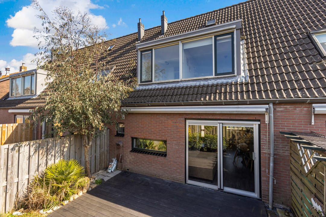 Photo 2 of Julianastraat 15-A