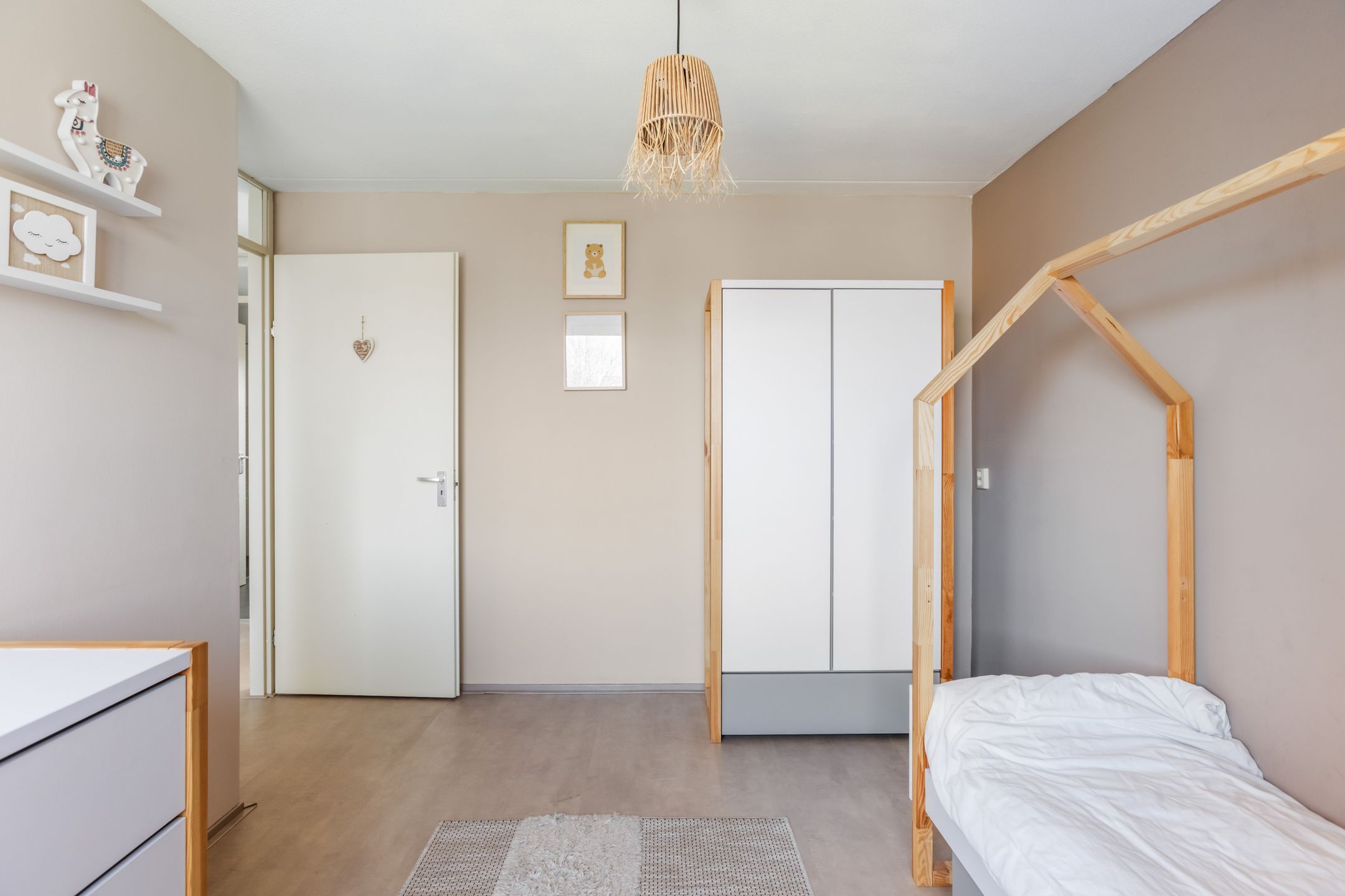 Photo 18 of Julianastraat 15-A