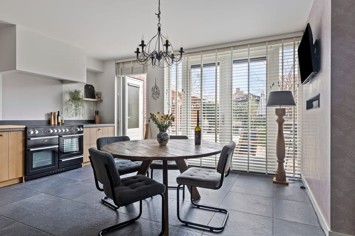 Photo 13 of Menno van Coehoornsingel 16