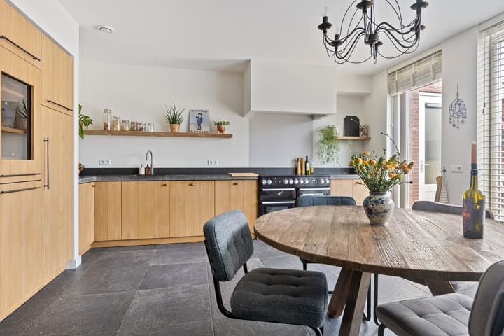 Photo 15 of Menno van Coehoornsingel 16