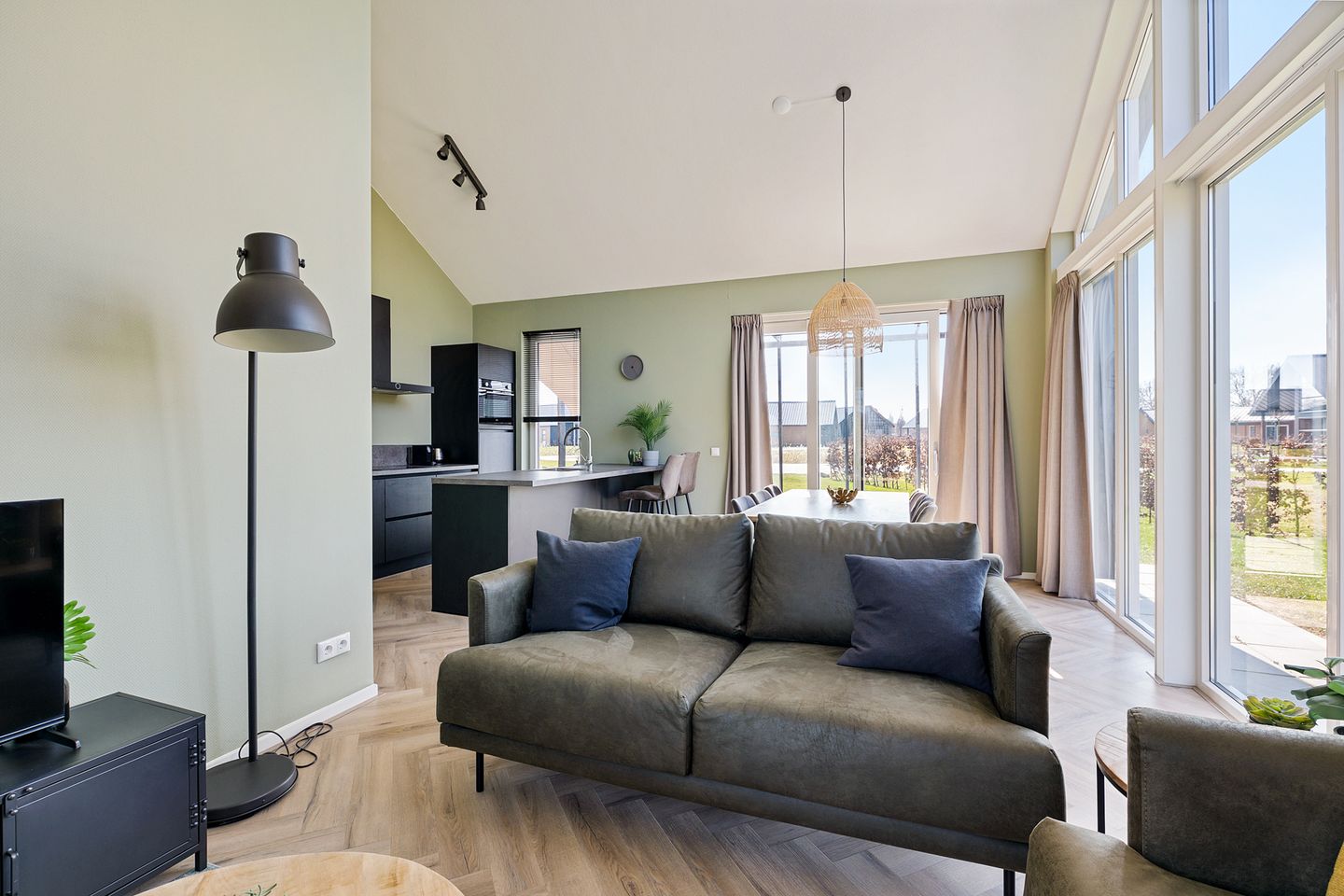 Foto 19 van Zuidlaarderweg 37-135