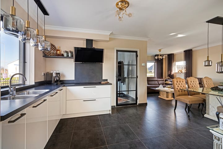 Photo 11 of Poppestraat 133