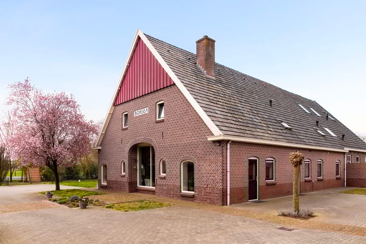 Foto 11 van Varsseveldsestraatweg 100-B