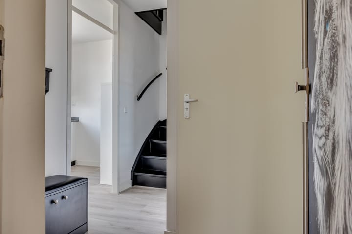 Photo 4 of Huzarenstraat 55