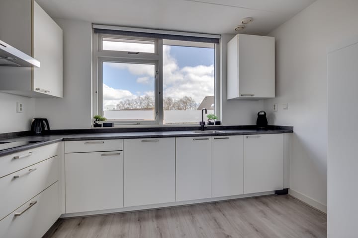 Photo 6 of Huzarenstraat 55
