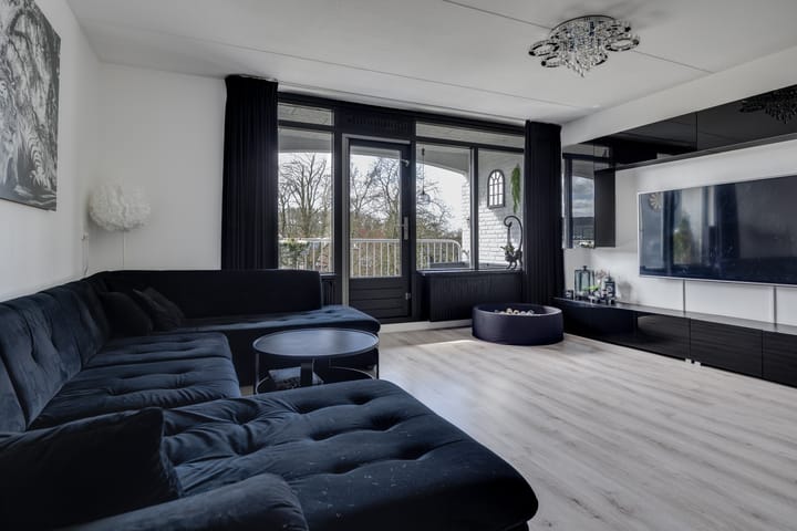 Photo 10 of Huzarenstraat 55