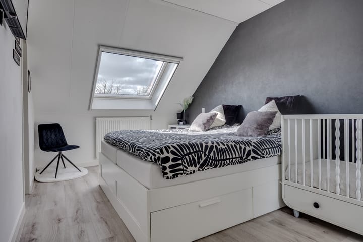 Photo 21 of Huzarenstraat 55