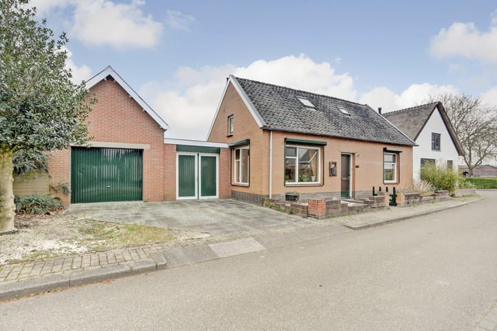 Photo 1 of Middenstraat 14