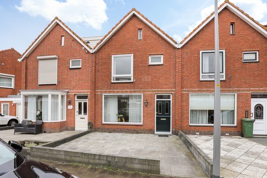 Photo 1 of Burgemeester van Baarstraat 39