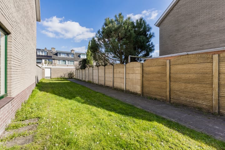 Photo 42 of Meent 57