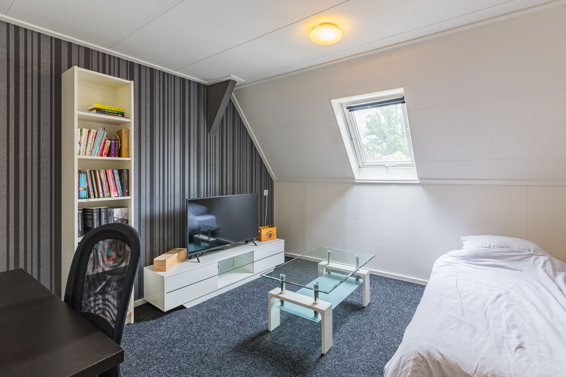 Photo 15 of Bredevoortsestraatweg 39-A