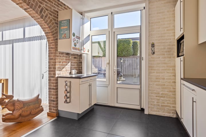 Foto 13 van van Ostadestraat 4