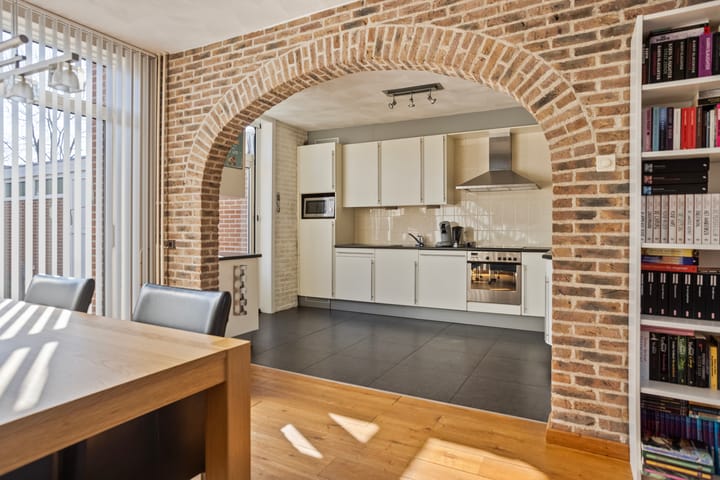 Foto 19 van van Ostadestraat 4