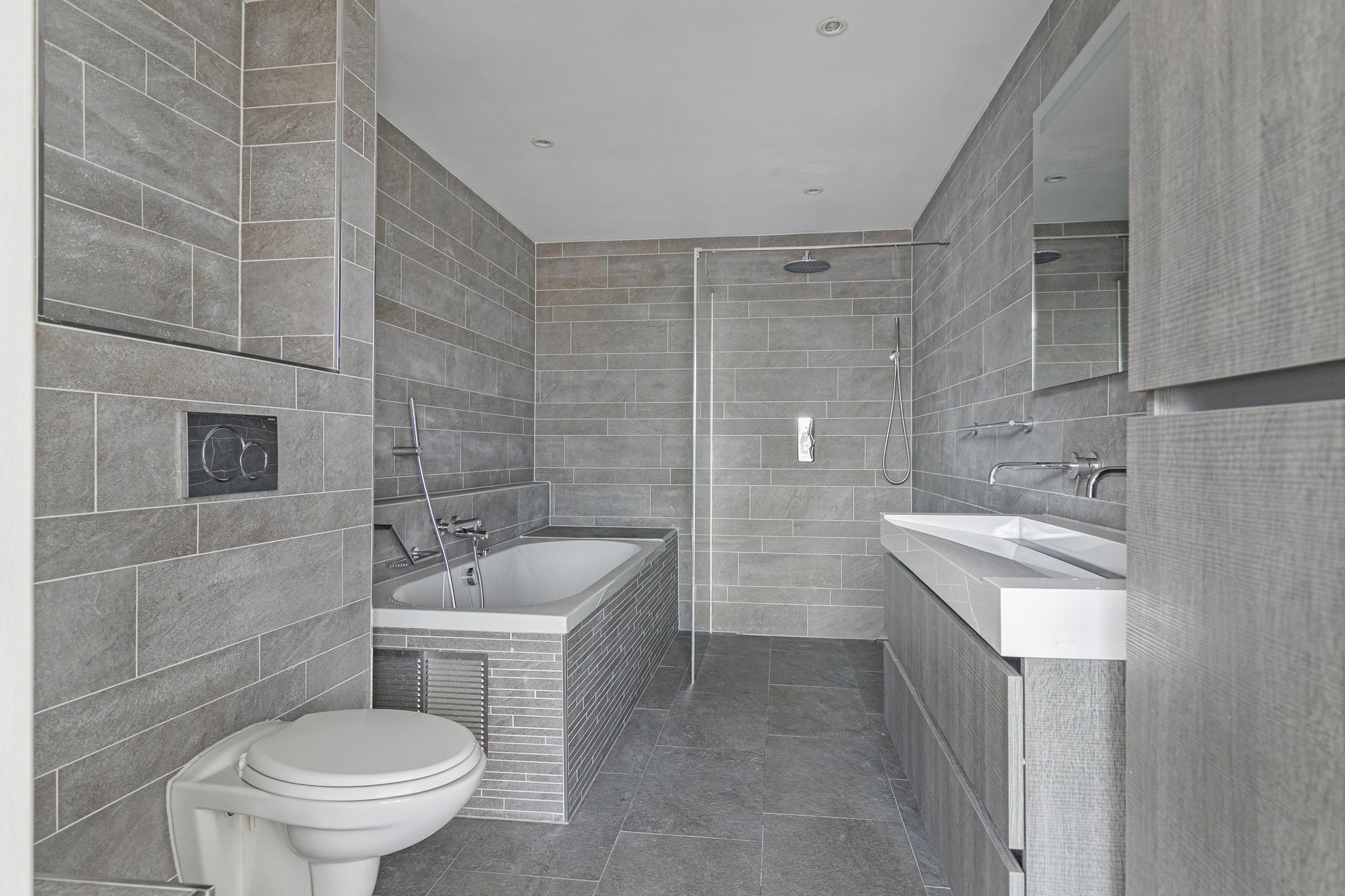 Photo 3 of Schokker 24