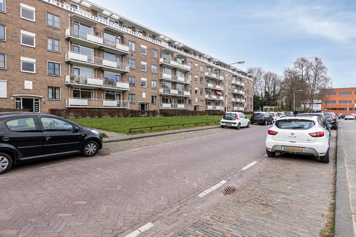 Foto 32 van Bernhardlaan 35-4A