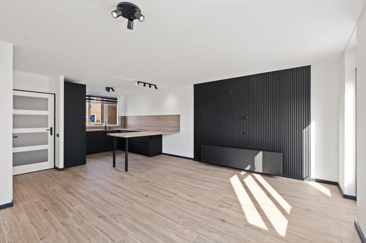 Foto 2 van Moerasbos 8