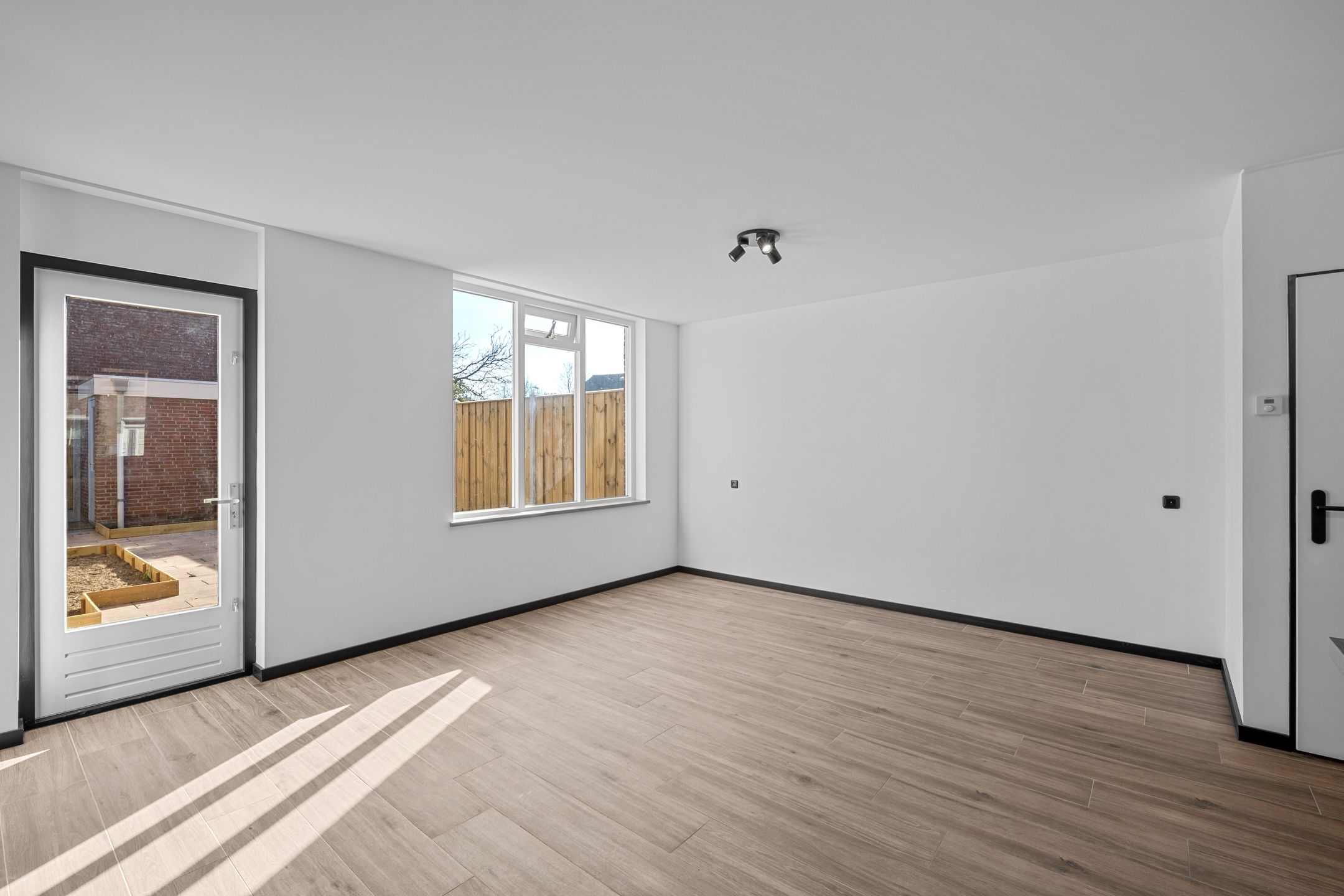 Foto 9 van Moerasbos 8